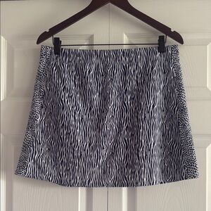 J. McLaughlin Navy Blue and White Animal Print Skort - Size Large